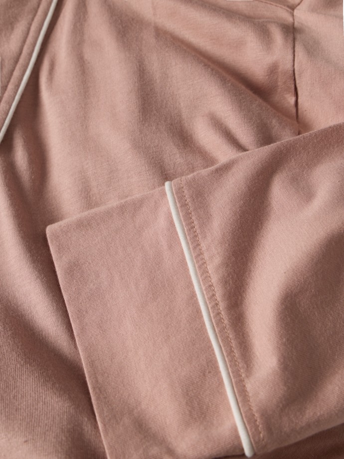 Robe com detalhes em contraste