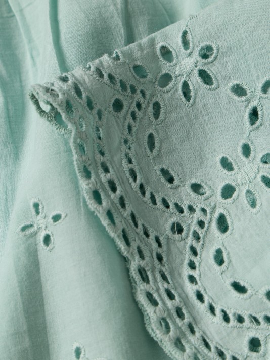 Vestido com bordado inglês Vestido com bordado inglês