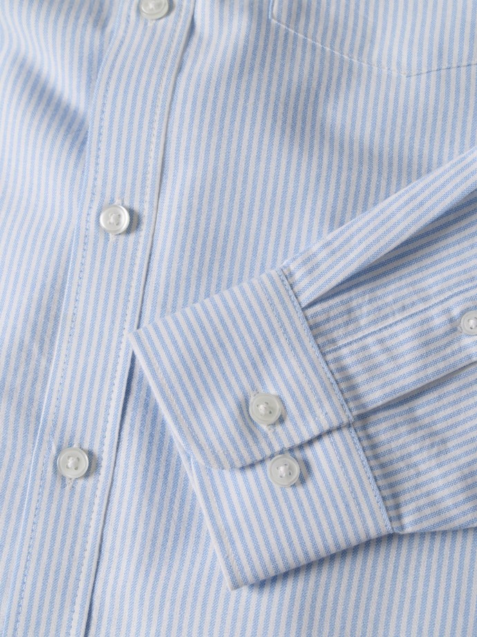 Camisa �s riscas com bolso