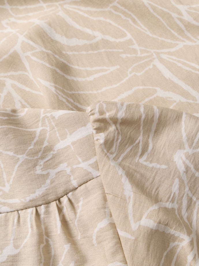 Blusa flu�da estampada decote em V