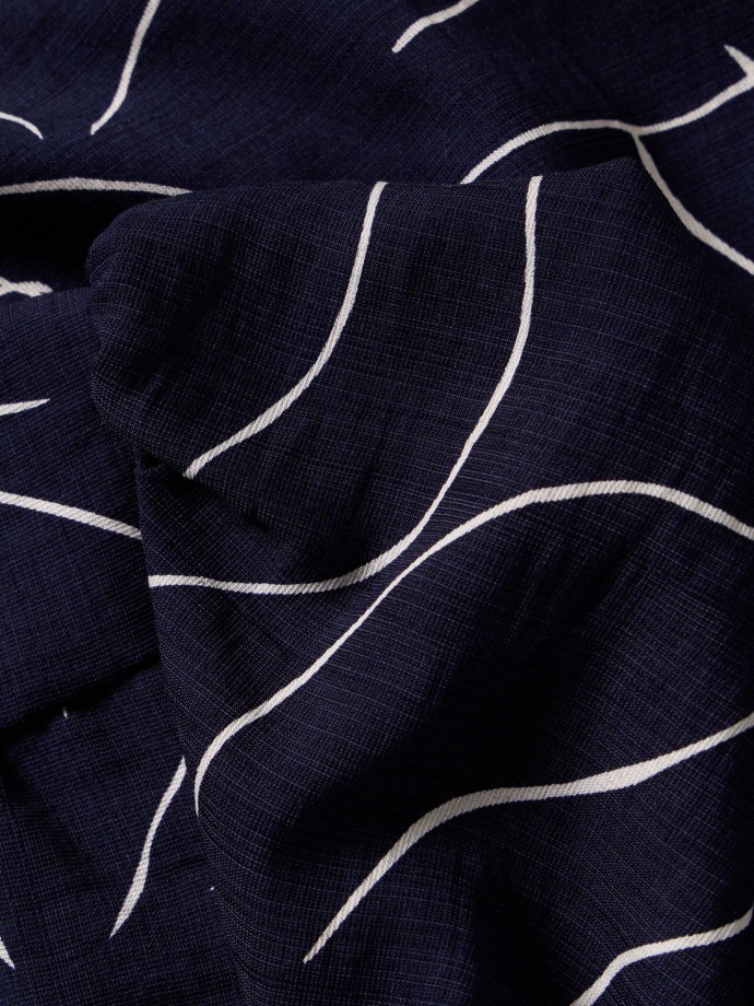 Blusa flu�da estampada decote em V