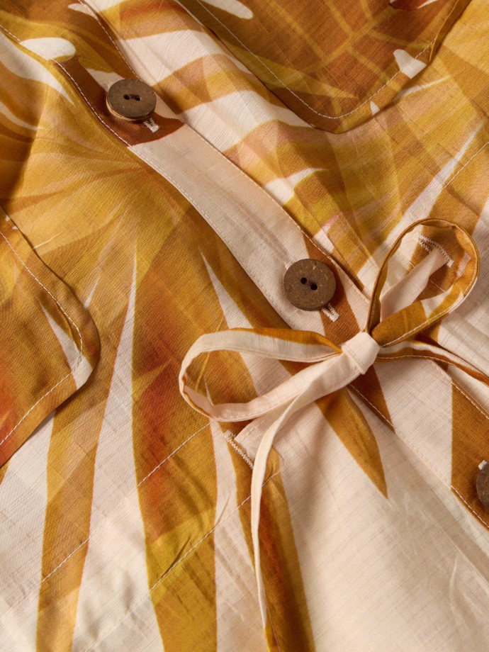 Camisa estampada com cord�o ajust�vel
