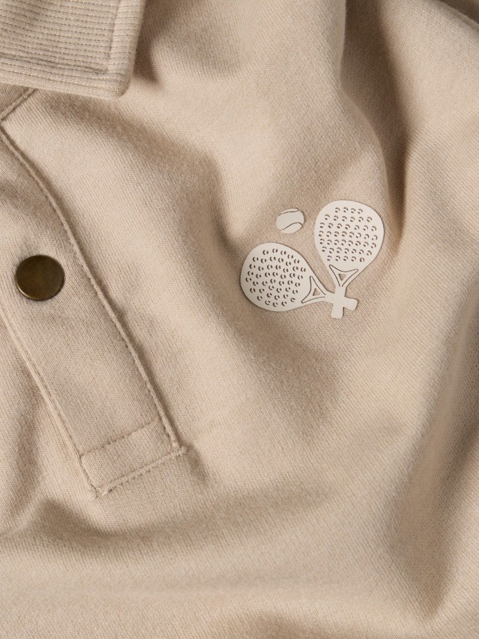 Camisola com colarinho e bot�es