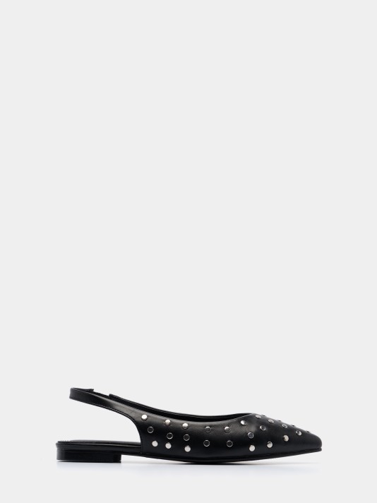 Sapato com tachas