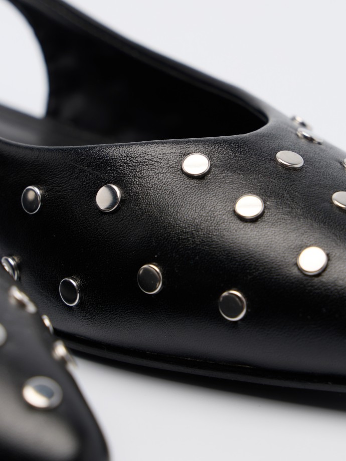 Sapato com tachas Sapato com tachas