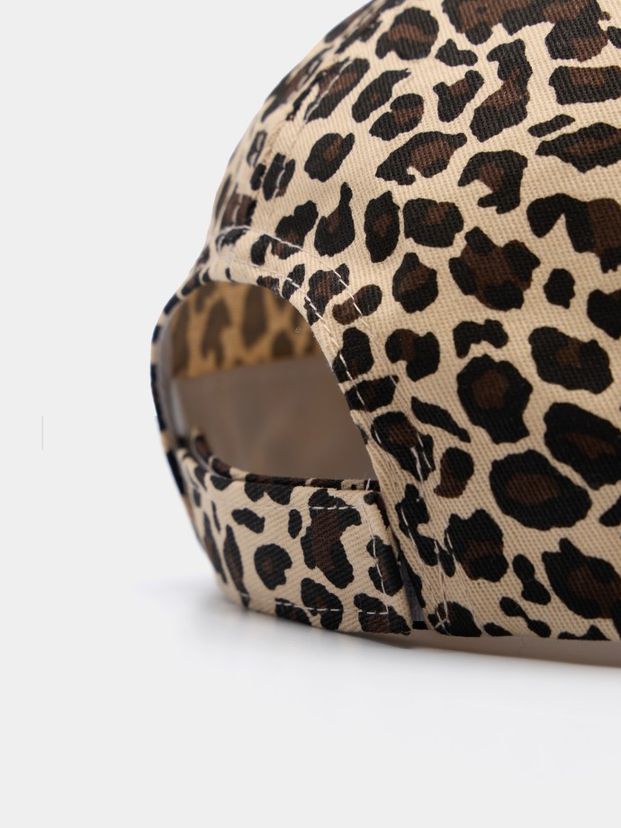 Boné com estampado leopardo Boné com estampado leopardo