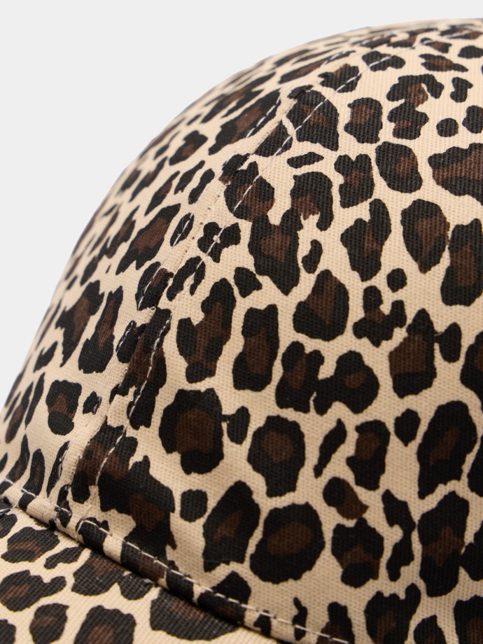 Boné com estampado leopardo Boné com estampado leopardo
