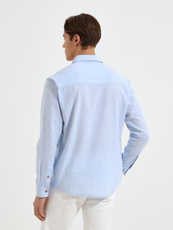 Camisa �s riscas com linho
