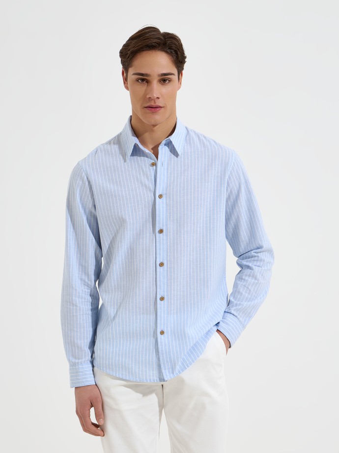 Camisa �s riscas com linho