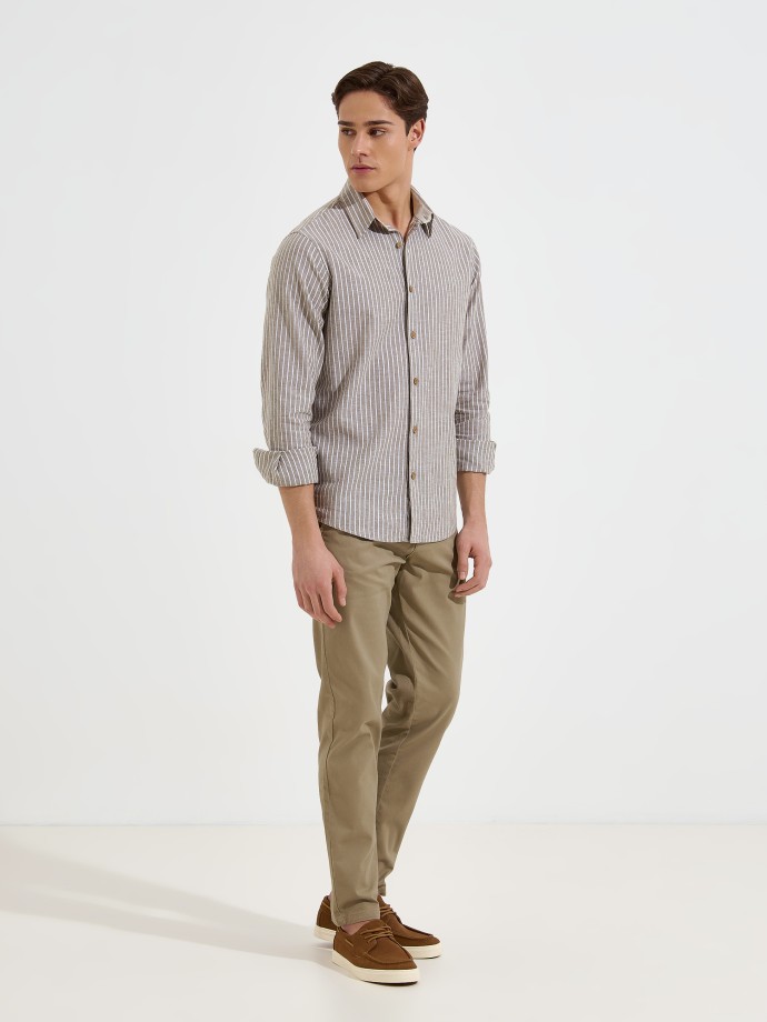 Camisa �s riscas com linho