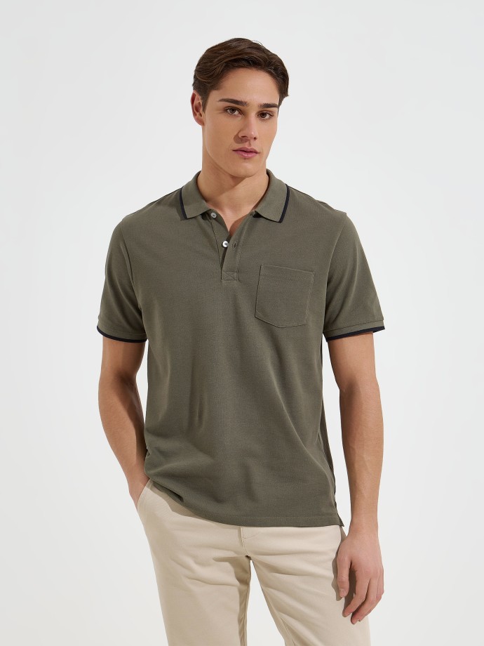 Polo com bolso no peito