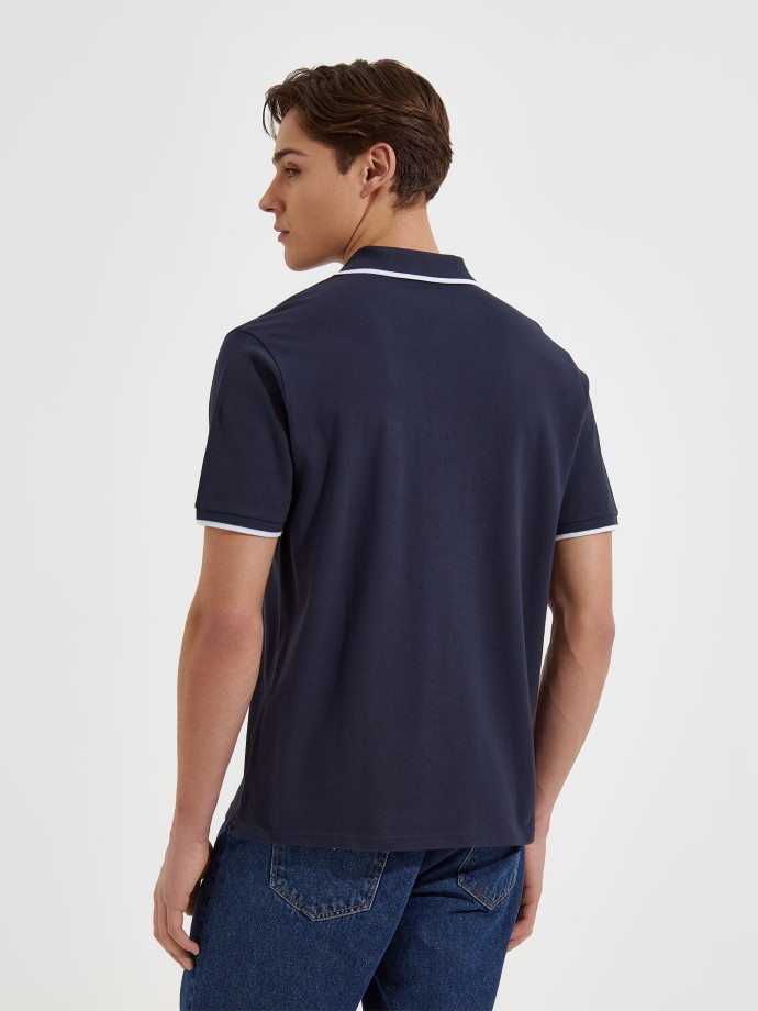 Polo com bolso no peito
