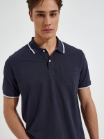 Polo com bolso no peito