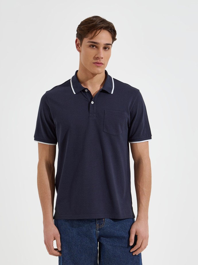Polo com bolso no peito