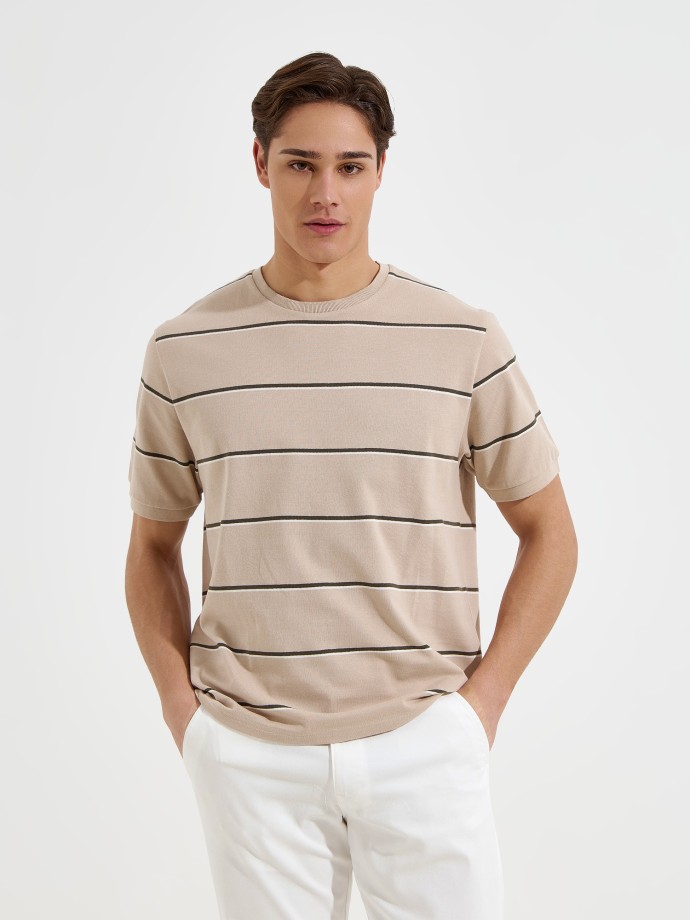 T-shirt �s riscas em algod�o