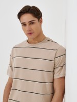 T-shirt �s riscas em algod�o
