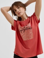 T-shirt com estampado frontal T-shirt com estampado frontal