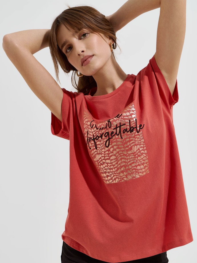 T-shirt com estampado frontal