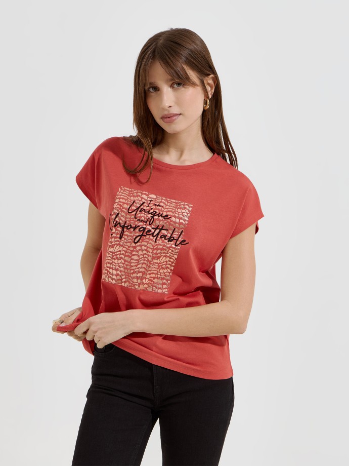 T-shirt com estampado frontal