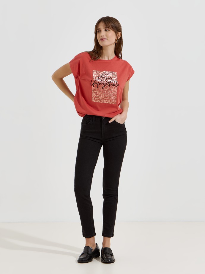 T-shirt com estampado frontal