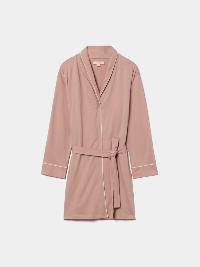 Robe com detalhes em contraste