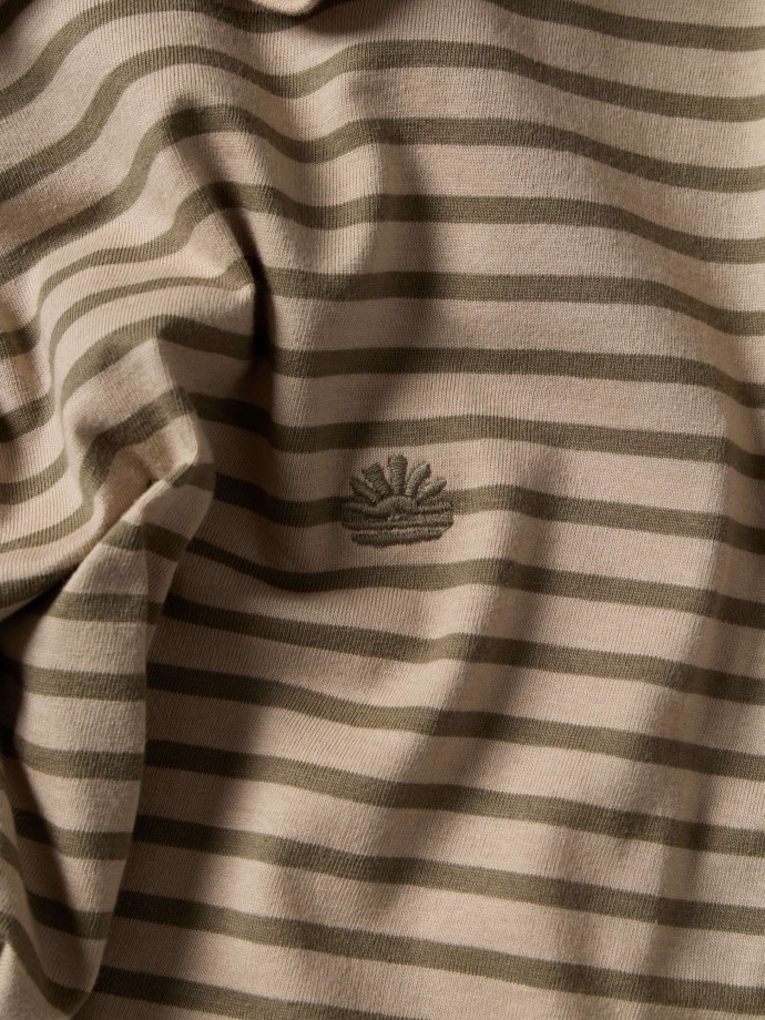 T-shirt às riscas com bordado T-shirt às riscas com bordado