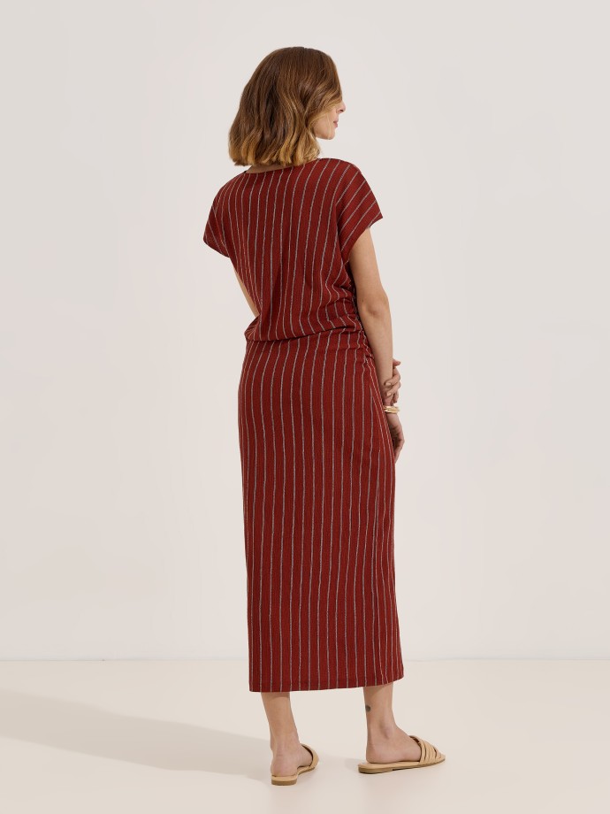 Vestido midi �s riscas