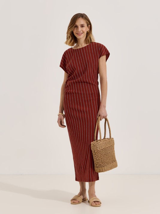 Vestido midi �s riscas