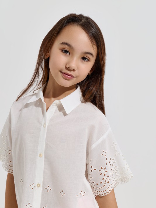 Camisa com bordado inglês Camisa com bordado inglês