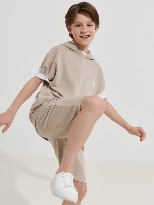 Camisola com capuz e manga curta