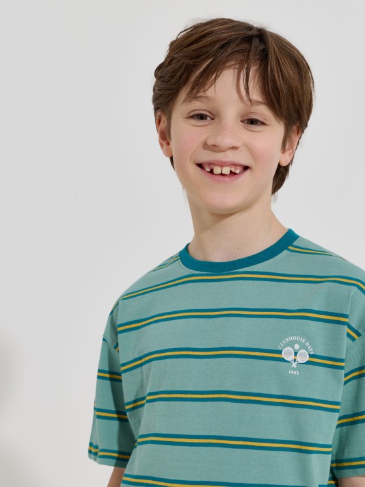 T-shirt �s riscas com estampado