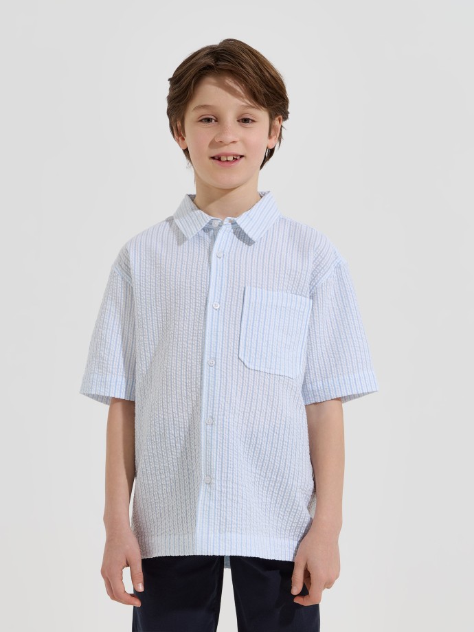 Camisa �s riscas de manga curta