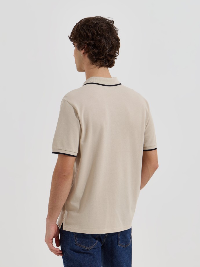 Polo com bolso no peito