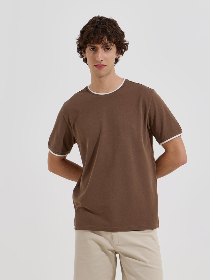 T-shirt b�sica em malha piquet
