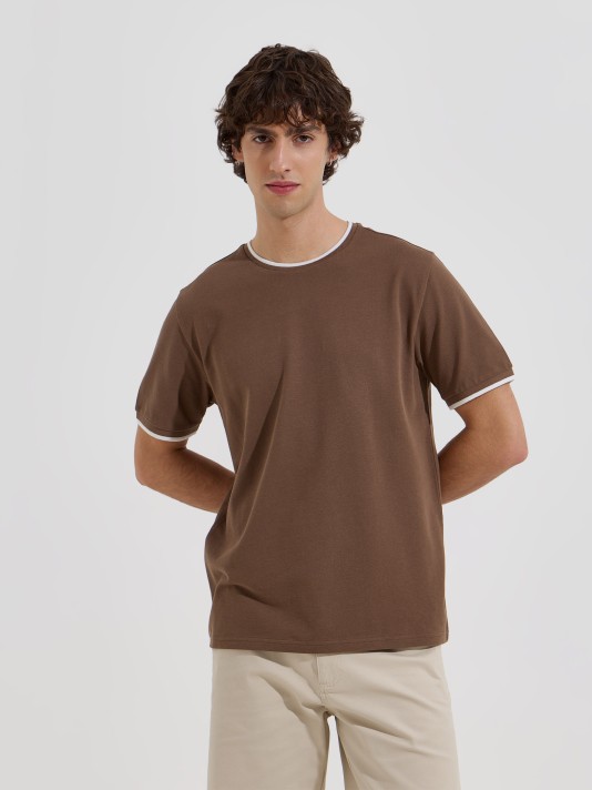 T-shirt b�sica em malha piquet