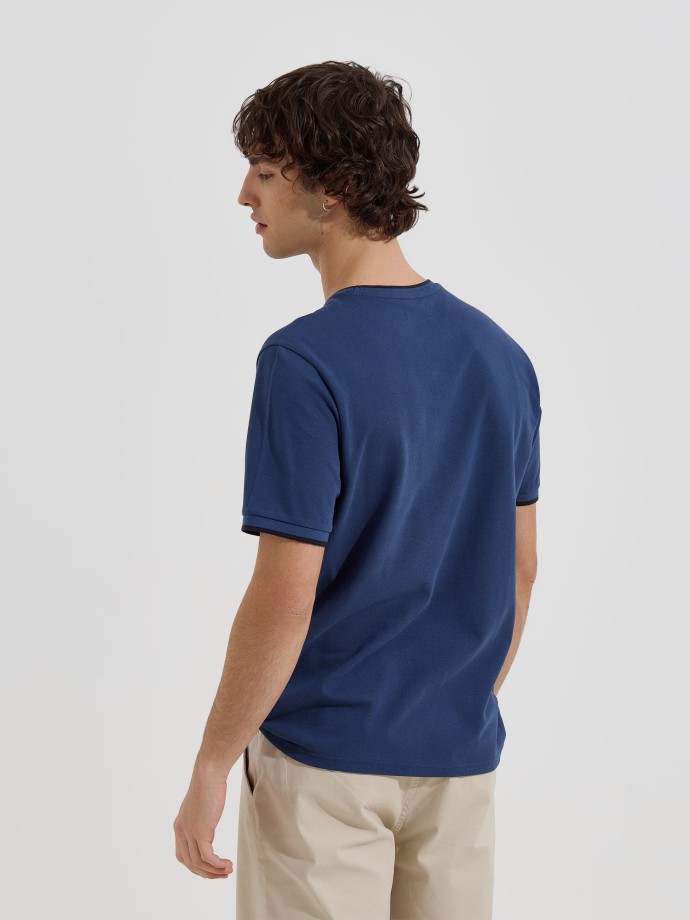 T-shirt b�sica em malha piquet