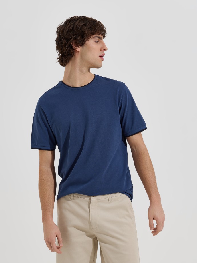 T-shirt b�sica em malha piquet