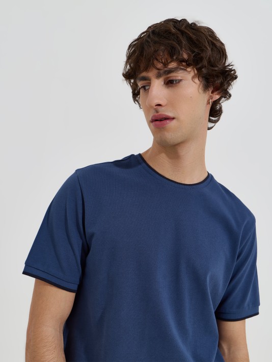 T-shirt b�sica em malha piquet