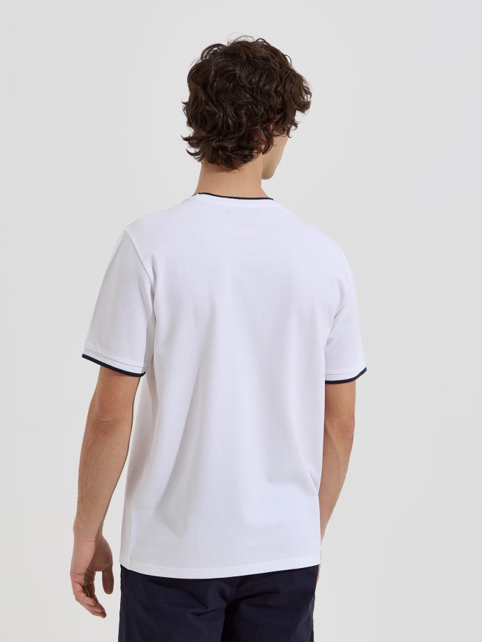 T-shirt b�sica em malha piquet
