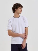 T-shirt b�sica em malha piquet