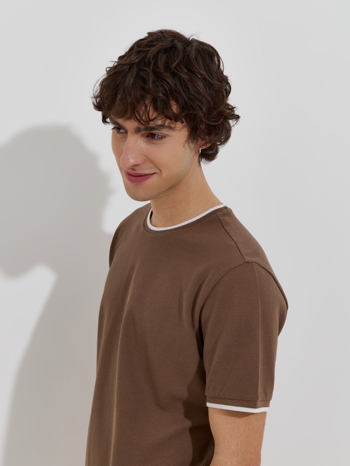 T-shirt b�sica em malha piquet