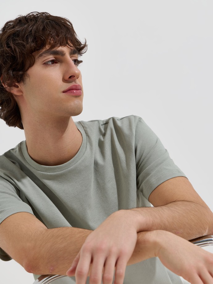 T-shirt b�sica em algod�o