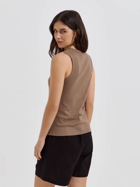 Tank top com decote em V Tank top com decote em V
