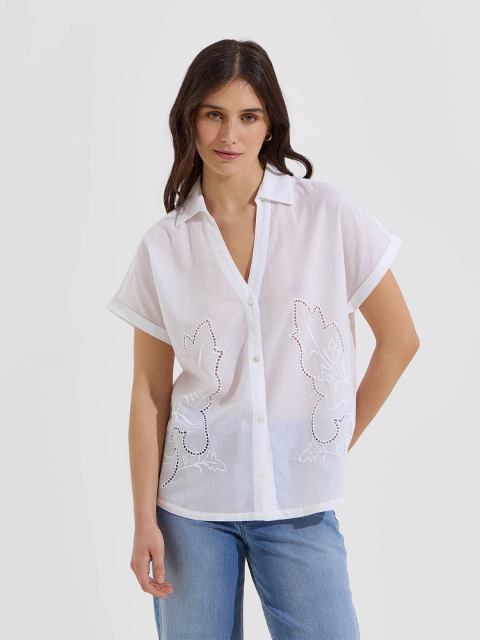 Camisa com bordado