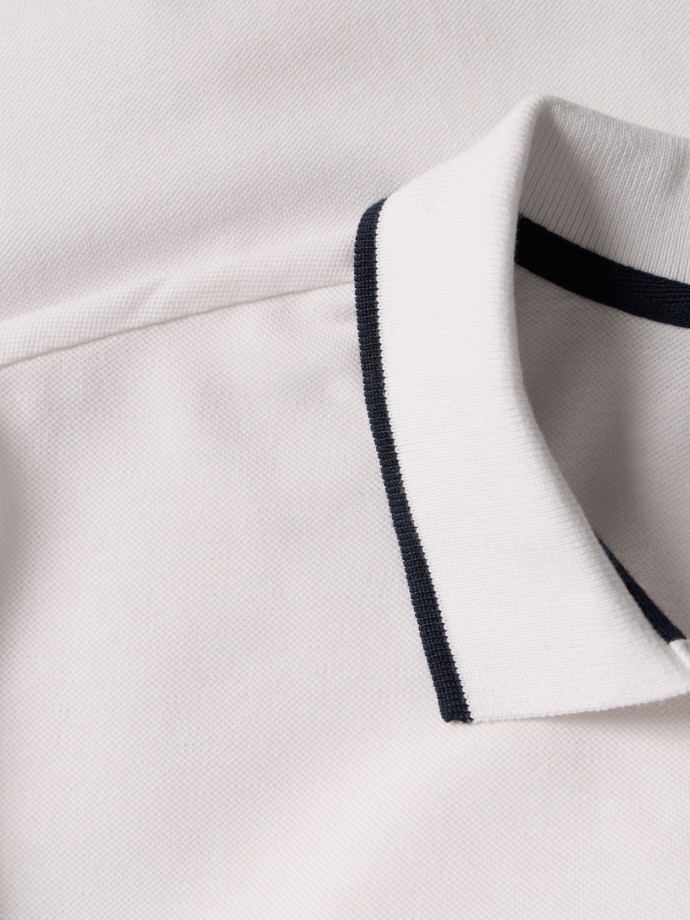 Polo com bolso no peito