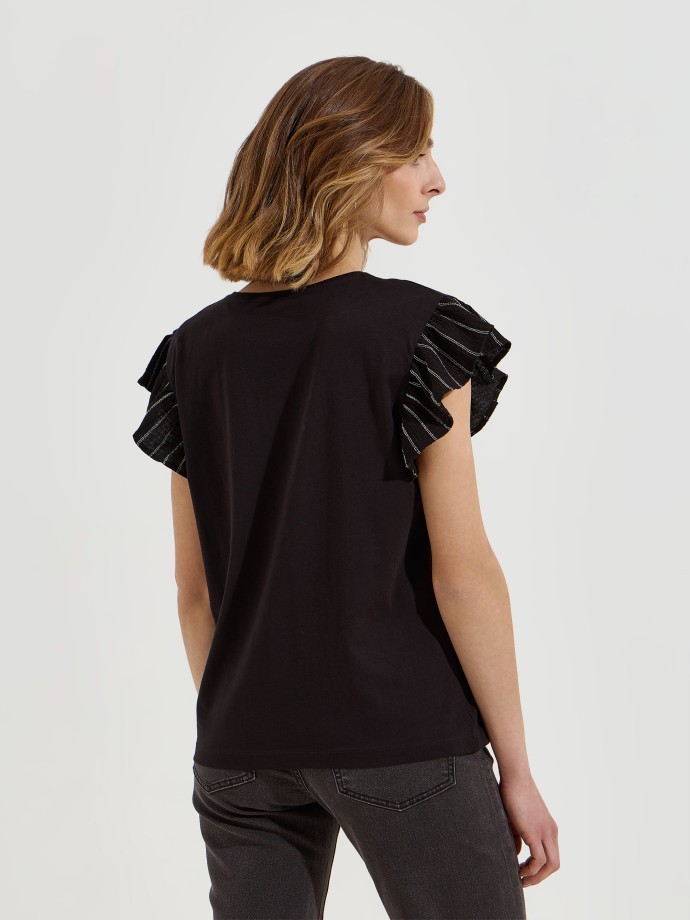 T-shirt com folhos nas mangas