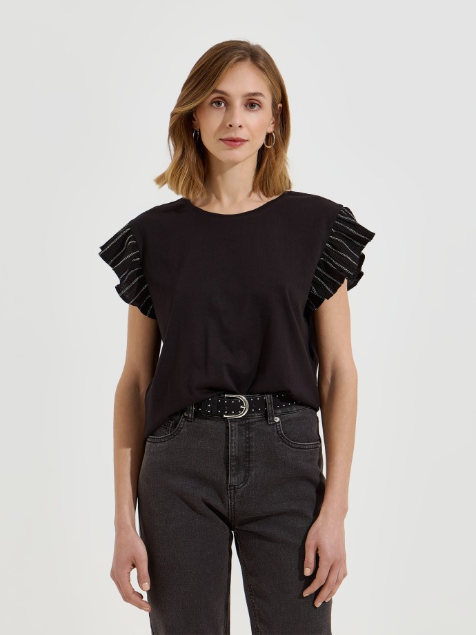 T-shirt com folhos nas mangas