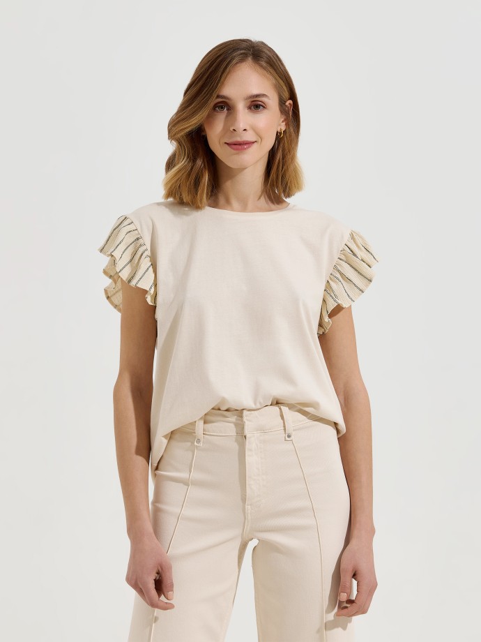 T-shirt com folhos nas mangas
