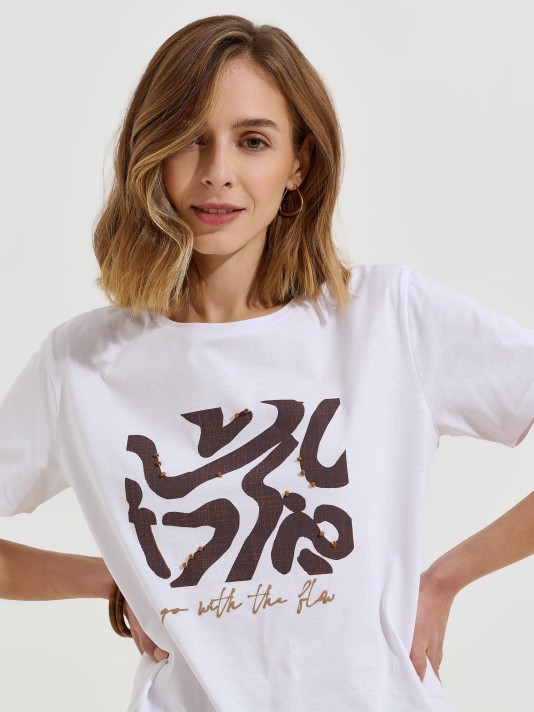 T-shirt com estampado frontal