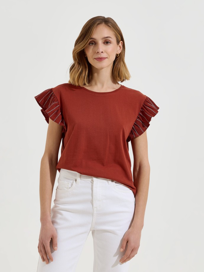 T-shirt com folhos nas mangas